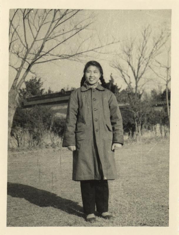 【图07】1960年葛雪芝摄于上海桂林公园.jpg