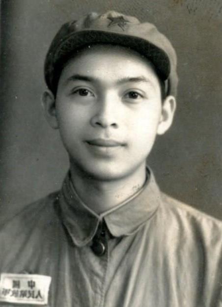 【图07】陈英明戎装照（1951年）-1.jpg